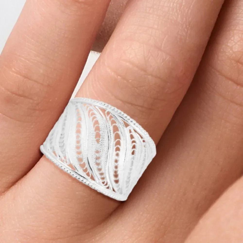 Sterling Silver Openworkd Band Ring (3.68 g) Size 8